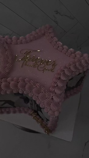 Star cakes are in! ⭐️✨ Every time we think we’ve seen it all with cake shapes, you’ve got things like this pop up! @Iliana 🤍 SNAPPED IN ALL CAPS with this one, and a cake glammed up like this is enough to make any birthday girl feel like a star! ⭐️ The cake being shaped into a star is one thing, seamlessly placing the edible prints of the photos all around it is another thing. Adding that touch elevates the cake even more and makes it that much more special and unique for the birthday girl! Got