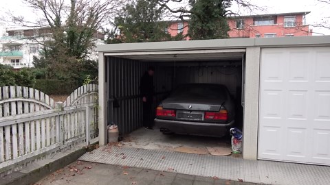 Rescuing an abandoned BMW E32 luxury sedan from storage