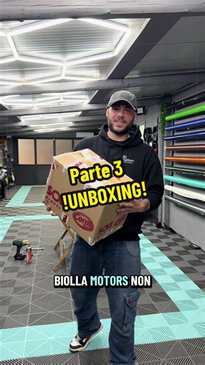 FACCIAMO L’UNBOXING INSIEME E APRIAMO QUESTO BLOCCO‼️‼️ @BiollaMotors.it ormai è il sesto scooter che faccio ed ho comprato sempre tutto da loro! #restauro #scooter #anni90 #malaguti #f12