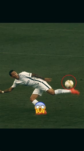 Football skills 💀 #shorts #football #footballshorts #footballskills #usa