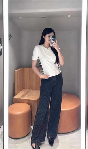 “Quá nhiều cá tính để bị gói gọn trong một chiếc tủ đồ.” web:...