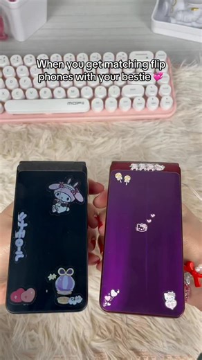 They work like iPhones but flip!  #flipphone #nostalgia #astheticvideos #girly #flipphones #asthetics #2000sera #retro #nostalgic #usa #unitedstates #usareels #america #kokoflip #flipphone | KokoFlip | Facebook