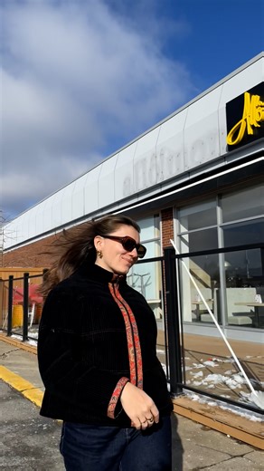 Rien ne peut se mettre entre vous et un délicieux brunch chez Allô mon Coco 😎 Entrez comme les vedettes que vous êtes : vous avez mérité ce moment pétillant ! *** Nothing can stand between you and a brunch at Allô mon Coco 😎 Come in like the celebrity you are: you have earned this bubbly moment! | Allô mon Coco