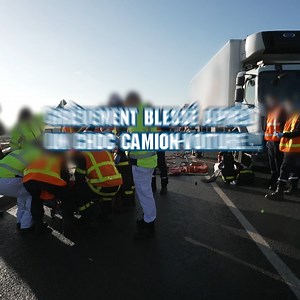 151K views · 1.2K reactions |  Un accident spectaculaire entre un camion et une voiture a fait un blessé grave. La voiture est complètement détruite par le choc et le conducteur a été évacué d’urgence. Les dépanneurs remorquent l’épave de la voiture et dégagent le camion pour rétablir la circulation ! | RMC Découverte | Facebook