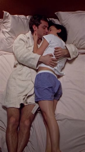 eyesneverliechico on Instagram: "Hello, stranger. ❤️‍🔥 Natalie Portman and Jude Law in Closer 🍿"