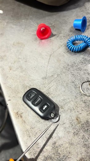 key fob repair 4 a few $ #shorts #diy #cars #suv #savemoney #automobile #fix #fyi #keychain #keyfob