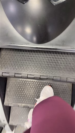 🧗‍♀️ Why the StairMaster Deserves a Spot in Your Routine Don’t underestimate those steps — the StairMaster is one of the best full-body cardio tools out there 👇 🔥 1. Builds Lower-Body Strength Targets glutes, hamstrings, quads, and calves with every step — it’s strength and cardio in one. 💓 2. Boosts Heart Health Climbing keeps your heart rate elevated, improving endurance and cardiovascular health. ⚖️ 3. Torches Calories A 20-minute session can burn serious calories — perfect for fat loss a