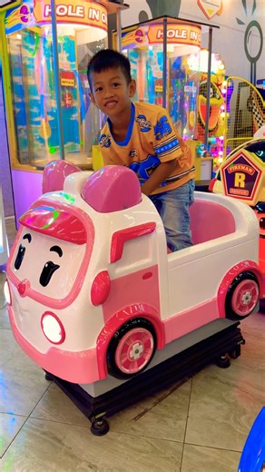 Riding the cute pink Hello Kitty bus is so much fun! 🚌💖😻✨ #cutebaby #cute #cocomelon