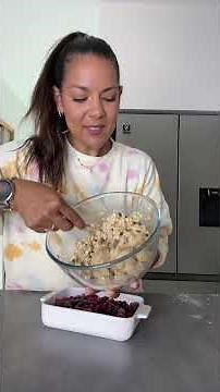 Healthy crumble dough with red fruits 😋