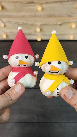 20K views · 143 reactions | Garlic Snowman Craft for Christmas Decorations ⛄ #fblifestyle #snowman #christmas #christmasdecor #holidaydecor #christmascrafts | MNS Crafts | Facebook