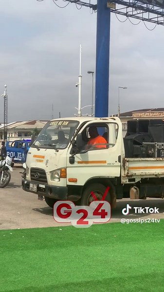 In Kumasi, sound systems just arrived for Daddy Lumba’s funeral 🖤🤍