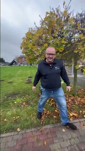 Der richtige Laubsammler für Thomsen! 🍂🍁