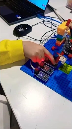 LEGO Lunapark Karınca 🎡 | Buton ile Sağ-Sol Dönen Robotik Proje |