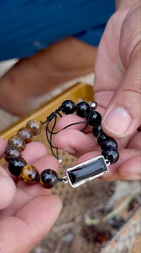 Finding A Lucky Tiger’s Eye & Onyx Gemstone Bracelet Hidden In Beach Trash! ✨🖤