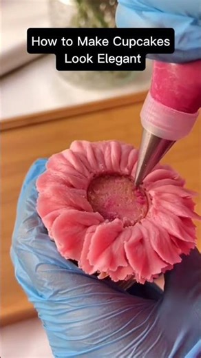 How to Make Cupcakes Look Elegant #shorts #cake #cakedecorating #baking