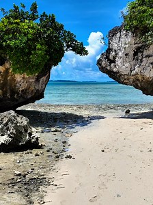 Kagandahang tila nagtagpo ang langit at dagat. 🌊🌊🌊 📌Pulong Kukok (Snake Island) Polillo Quezon | Lakwatserex