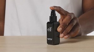 e.l.f. Illuminating Mist & Set Spray, erfrischend, feuchtigkeitsspendend, festigt das Make-up und sorgt für ein strahlendes Aussehen, 60 ml, angereichert mit grünem Tee und den Vitaminen A, B und C