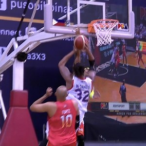 Bawal 'yan kay Spider-Man! 🚫🕷️ Milestone 900th career block para kay Arwind Santos with this rejection of NLEX import KJ McDaniels! #PBATayoAngBida #PBATuloyAngLaban #PBAonOneSports | One Sports