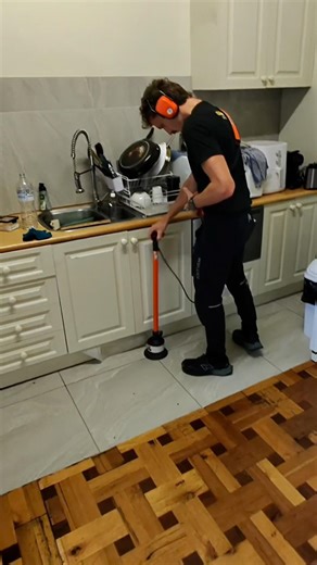 Water Leak Detection to locate burst pipe under concrete 😁 #waterleak #leakdetection #1300findleak