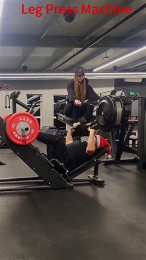 Amazing hack squat machine! If you need it, contact me and add me on WhatsApp. I'm online anytime.