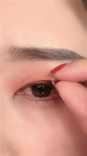 Apply eyelid sticker to change your mono lids if you don’t like them! #makeuptutorial #everydaymakeup #doubleeyelid #eyelidsticker #eyemakeup #fyp