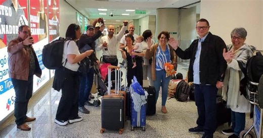 They catch the Cuban ambassador leaving Ecuador following the diplomatic break