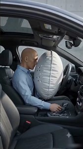 How a Car Airbag Deploys in a Crash 💥🚗 3D Animation