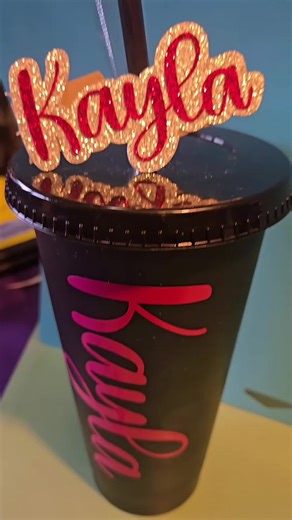 Custom Sweet 16 Party Favors: Cups and Hershey Purses #sweet16 #custompartyfavors #cricut #hershey #CapCut