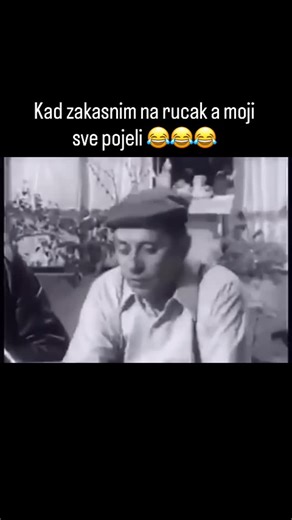 @jare.mp4 on Instagram: "Pa i nisam gladan bas mnogo 😂😂 #ckalja #rucak #kamiondzije #serija #jare"