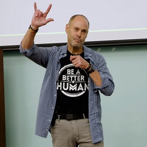 1M views · 11K reactions | 蘭 - Love You Too, Ernie Johnson "Make somebody's life Better." #BamaFactor #RollTide | Alabama Football | Facebook