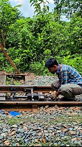 Manual points, powerful duty #bangladeshrailway #railway #locomotive #locomaster #locopilot #railfans | Shaju Kumar Das