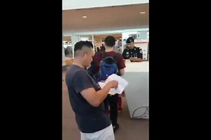 574K views · 10K reactions | Bila minta member Print boarding pass dia print size A3..hahaha Kredit: Mark Lim | Siakap Keli | Facebook