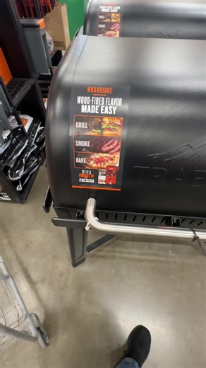 You know how it is at Home Depot—no one’s around when you need help, and when you finally find someone, they don’t really know what they’re talking about. That’s why I’m asking here: what’s the difference between these two grills, and are they actually worth the money? Thanks. #bbq #pelletsmoker #texas #fypage