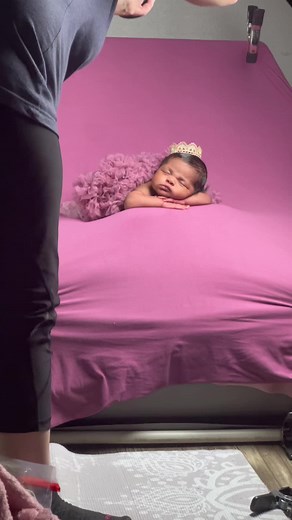 My baby newborn photoshoot 😍👣 , she did so good !! #fyp #babiesoftiktok #newbornbaby #newbornphotographer #newbornphotoshoot #momsoftiktok #momlife #pregnancy