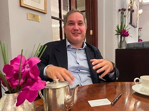 Hungary vows to maintain market trust as deficit edges higher