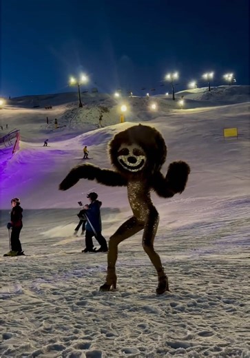 In the mood @bendy_ben • #skiqueens