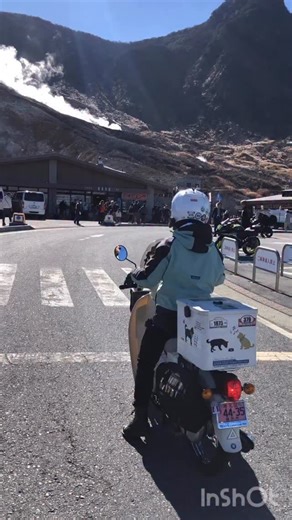 o2_cub on Instagram: "2025年11月3日(月)🇯🇵 観光客でごった返す大涌谷を後にして🛵💨 ロータリーをぐるっと回ったら目の前に🗻富士山が出現しました🙌 #クロスカブ #スーパーカブ #JA45#JA44 #JA60 #CC110 #カブ主 #大涌谷 #富士山"