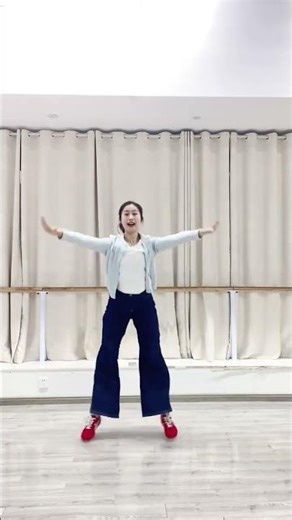 Children s warm-up dance perfume lily look good and learn A childhood song memorable to th