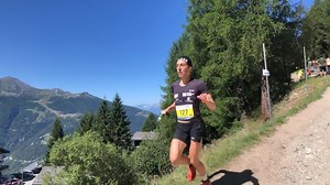 Maude Mathys set an amazing record by 5:06 comapred to Anna Pirchtova's time in 2008 Here you have the comparisson between Maude, Anna Pirchtova and Judith Wyder Ponchette Mathys 57:07 Wyder 2:43 Pichrtova 2:11 Chandolin Mathys 1:18:51 Wyder 3:35 Pichrtova 2:04 Hotel Weisshorn Mathys 2:00:43 Wyder 5:32 Pichrtova 4:26 Zinal Mathys 2:29:20 Wyder 4:59 Pichrtova 5:06 📹 Biel Ràfols #goldentrailseries | Golden Trail World Series