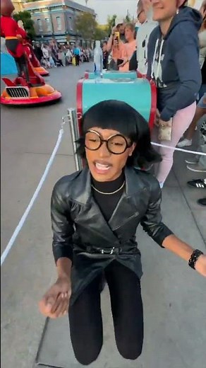 Taking Edna to Disneyland😂 @khiankb