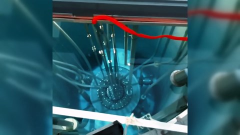 Así arranca un reactor nuclear TRIGA Mark II: pulso de 240 MW térmicos