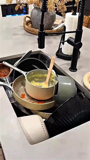 Amistad inesperada: La esposa del cucaracho