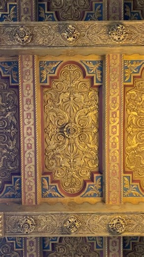 Take a closer look at one room at Hearst Castle—the lower lobby of Casa del Mar. Its ceiling and frieze are made from plaster, painted in reds and blues, and richly gilded, with gold dominating the design. The piece is a beautifully crafted copy of 15th- and 16th-century Spanish ceilings, recreated in 1922–23 by the Van der Loo family. Visit this room on your next Cottages and Kitchen Tour. #HearstCastle #HearstSanSimeonStateHistoricalMonument #CAStateParks #DetailsOfTheCastle @castateparks | He