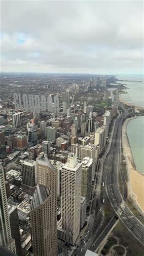 Is this the best spot in Chicago? 🏙️ #ChicagoViews #TravelVlog