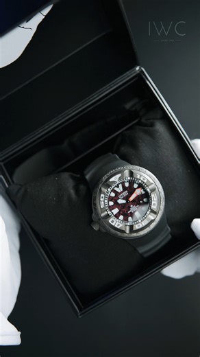 Citizen Promaster × Godzilla – BJ8059-03Z Unleash the legend. Celebrating 70 years of Promaster, the Godzilla × Promaster Dive Limited Edition is a bold tribute to the King of the Monsters. Nicknamed “Ecozilla”, this fierce timepiece blends extreme dive performance with iconic Godzilla-inspired design. 48.2mm gray stainless steel case with laser-applied camouflage pattern Godzilla footprint engraved case back 300M water resistance for professional-grade diving High-legibility red dial with bold