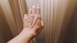 Mutaţia suferită de tot mai mulţi oameni în ultima perioadă. Ce le-a apărut pe mână - Știrile ProTV