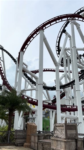 Roller Coaster human n not human di Universal Studio Singapore #sentosaworld #singapore #bellshorts