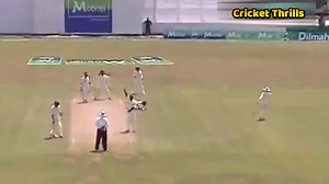 Andrew Symonds was not just a cricketer—he was an entertainer, a fighter, and one of the most dynamic all-rounders to wear the Baggy Green. From his Test debut in March 2004 to his last match in December 2008, Symonds brought an unmatched combination of explosive batting, sharp fielding, and useful bowling to the Australian side. In just 26 Test matches, he scored 1,462 runs at an impressive average of 40.61, smashing 154 fours and 28 sixes at a remarkable strike rate of 64.80—an aggressive temp