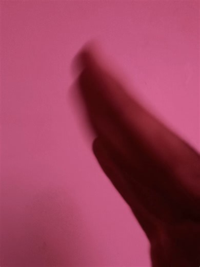 Comment down below which one sounds better💕#oddlysatisfying #scratchingasmr #satisfyingvideo #asmrvideo #wiredearphones