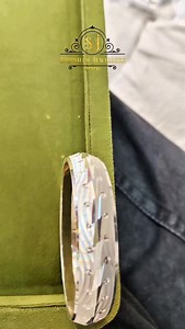 💪✨ “Gold Kada – style bhi, shaan bhi!” Ab apne personality ko dijiye royal touch 💫 Order kare abhi . . 📲 WhatsApp: 6260-5300-70 🌐 Visit karein: jewelyaari.com . . .#GoldKada #MensJewellery #ShubhamJewellers #GoldStyle #Jewelyaari #DiwaliCollection | Shubham Jewellers